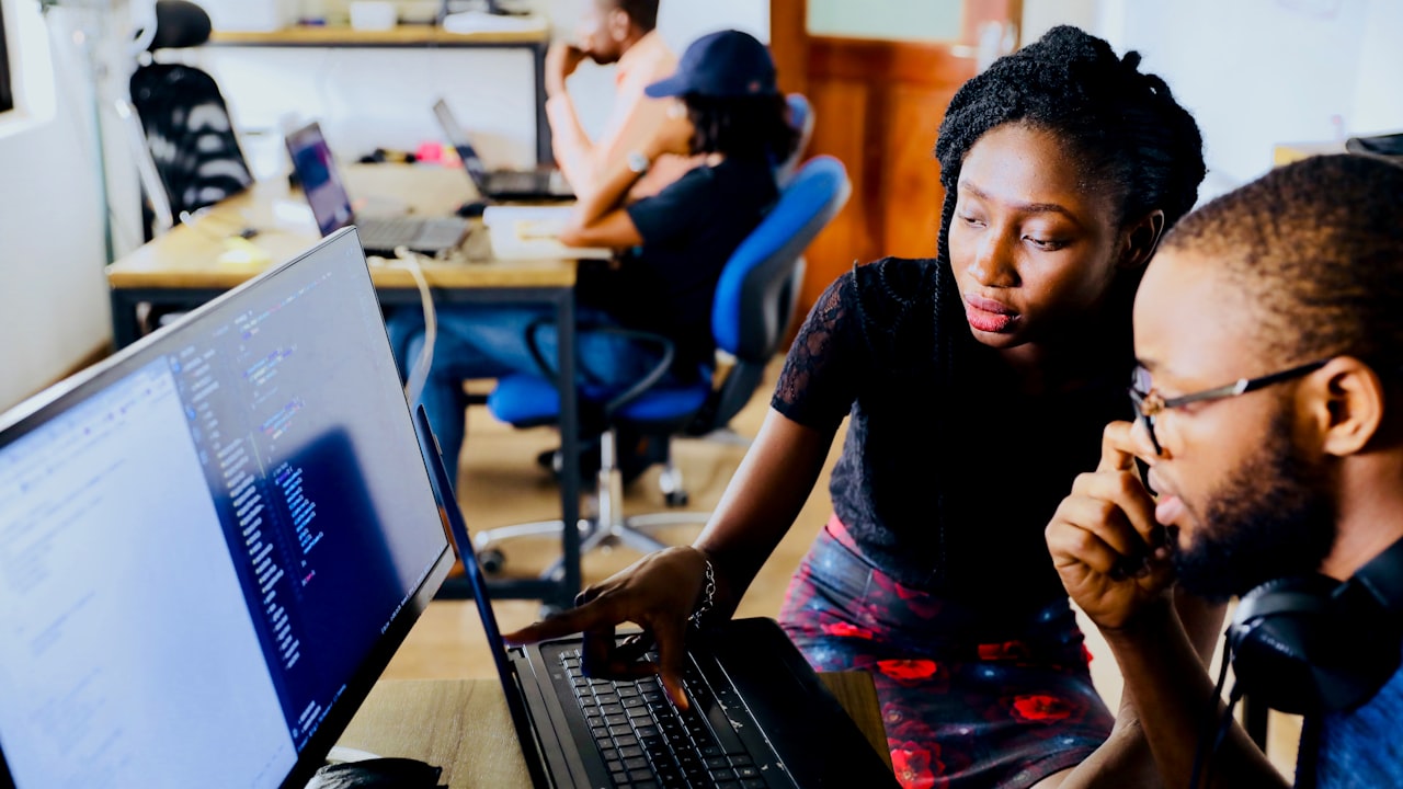 What Does 24/7 IT Support Cost? Pricing Models and SLAs Explained